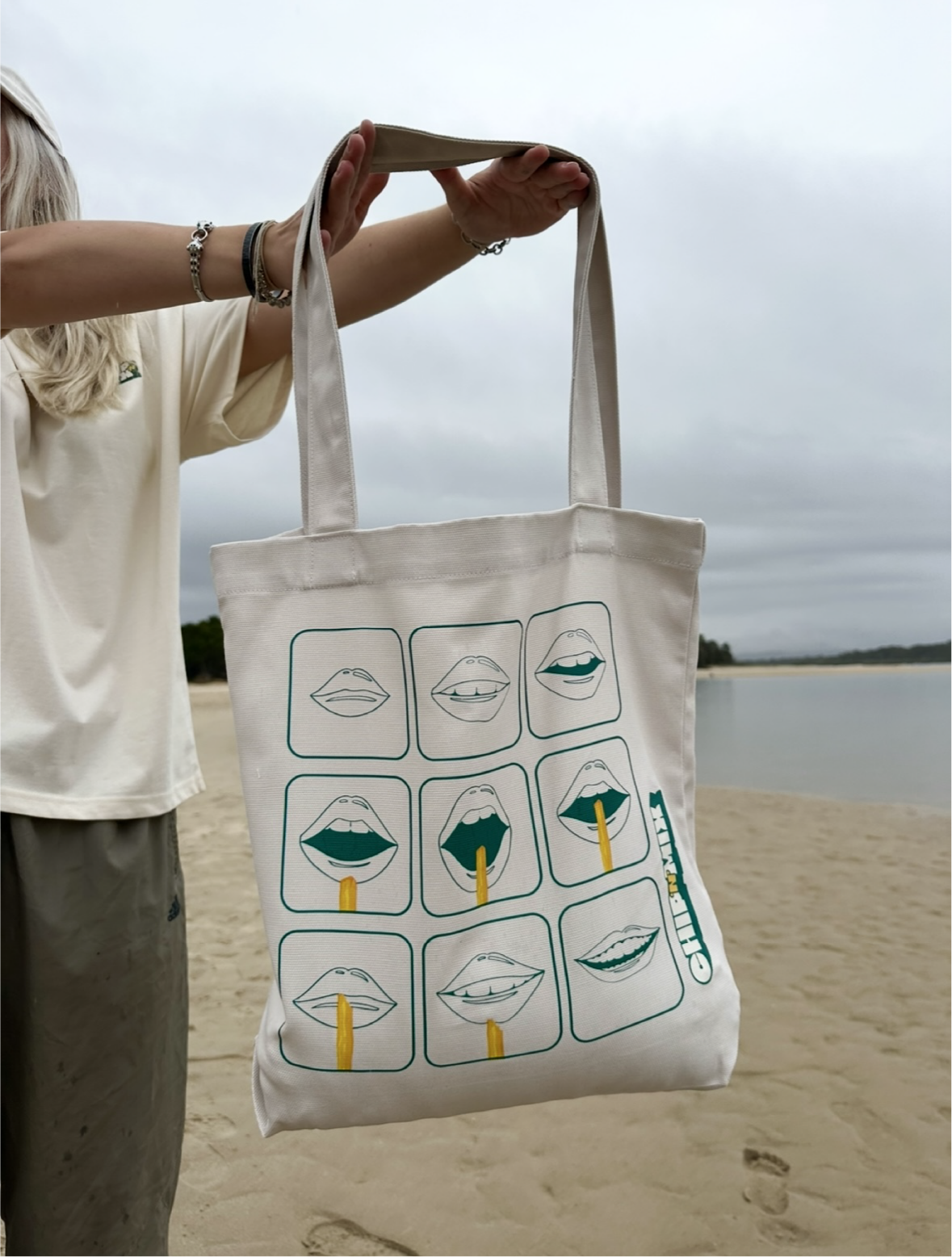 Chipper Tote Bag in Bone